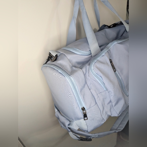 New 40L Carry On Travel Duffel Bag w Shoe Compartment & Luggage Sleeve - Blue - Picture 11 of 16